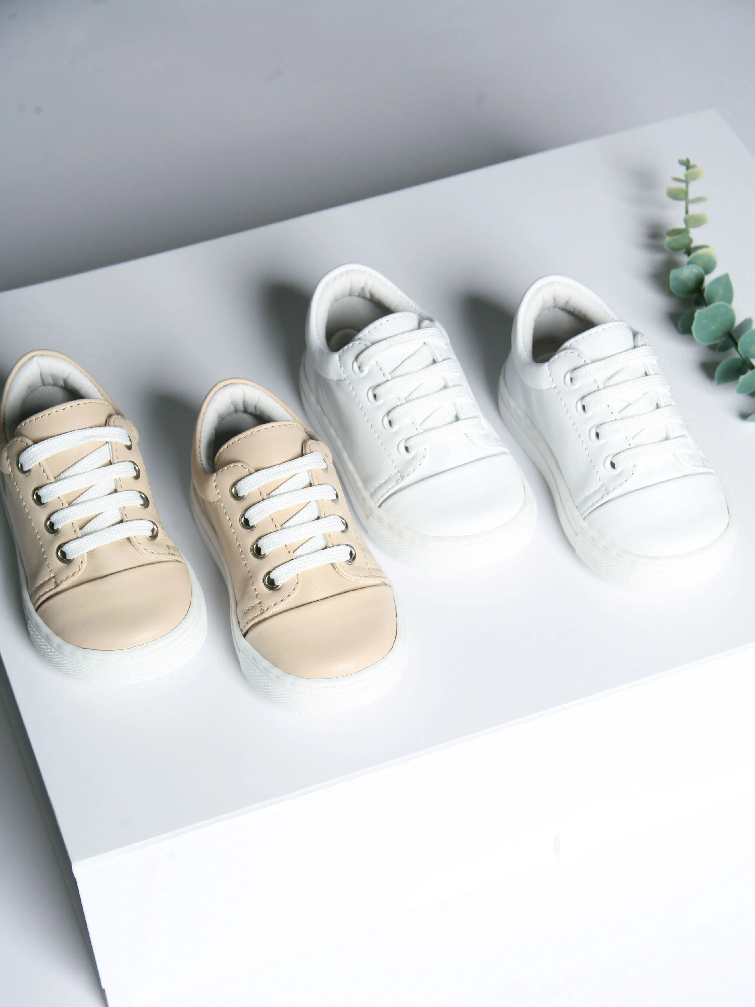 Borboleta Nude 'Santiago' Leather Trainers