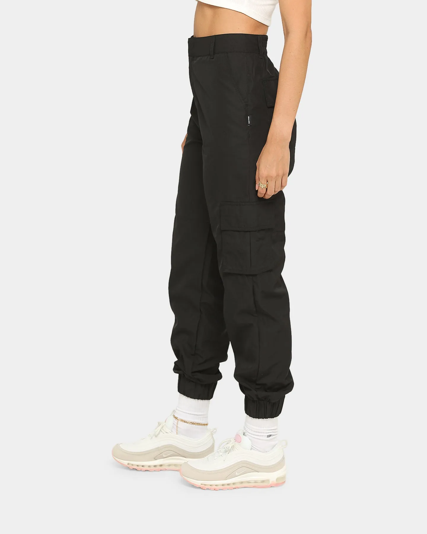 EN ES Women's Classic Cargo Pant Black