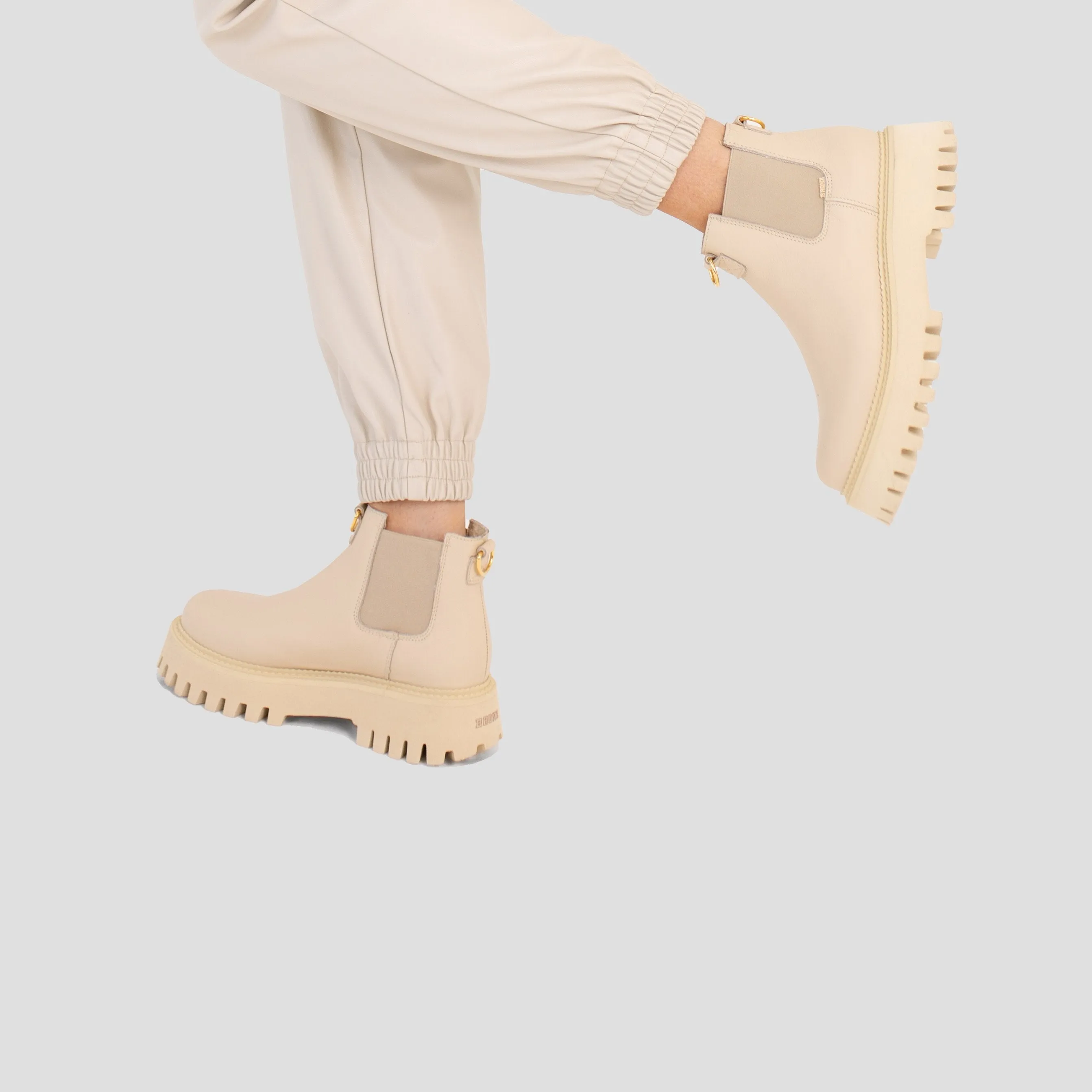 Groovy Chelsea Low Camel Boots